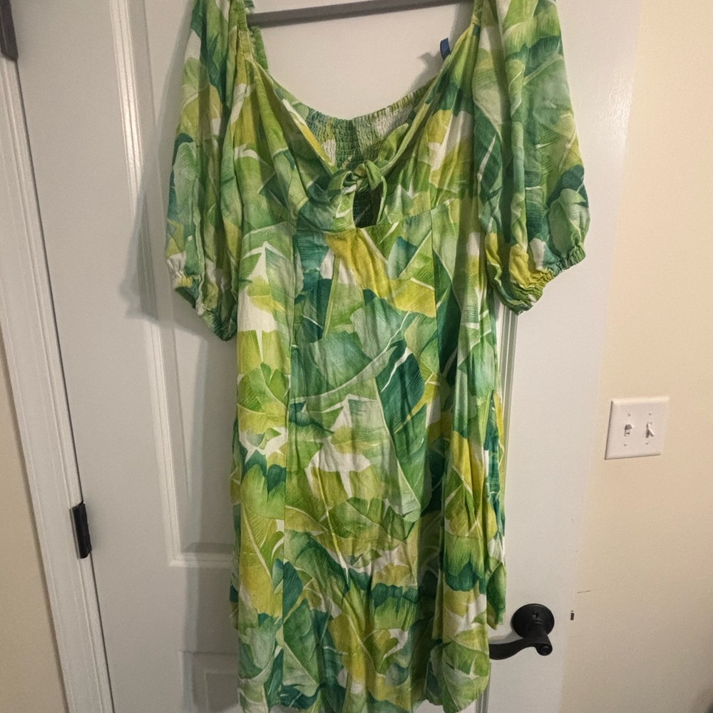 Green Leaf-Print Midi Dress with Tie Neck